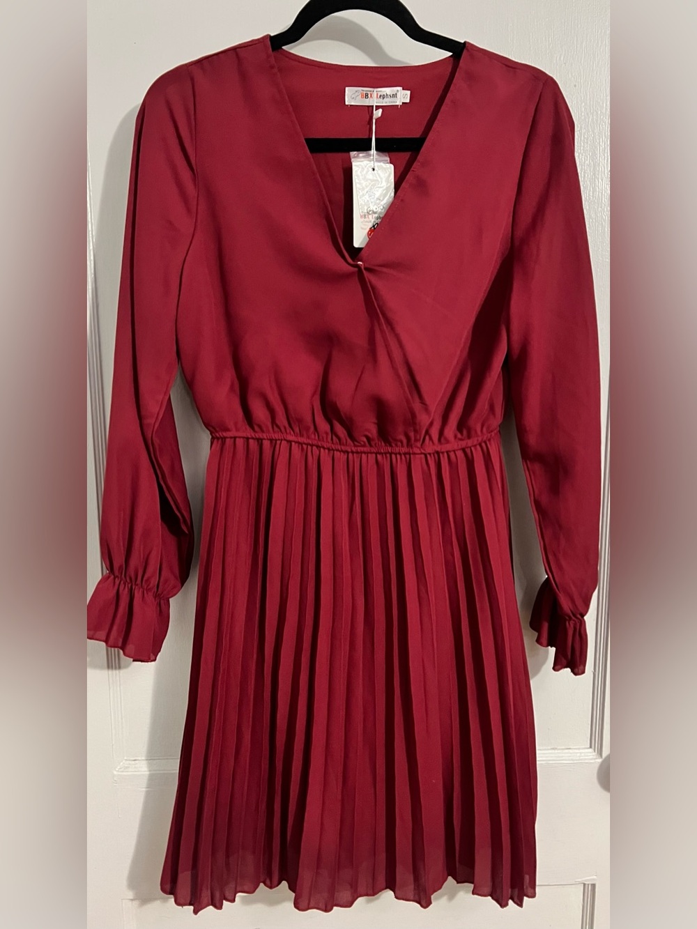 BBX Lephsnt Elegant Burgundy Pleated Long-Sleeve Dress